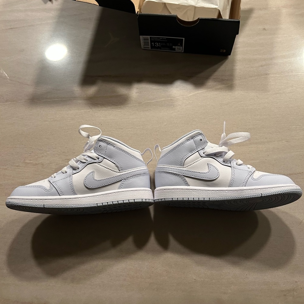 Nike Silver and White Sneakers Classic Design